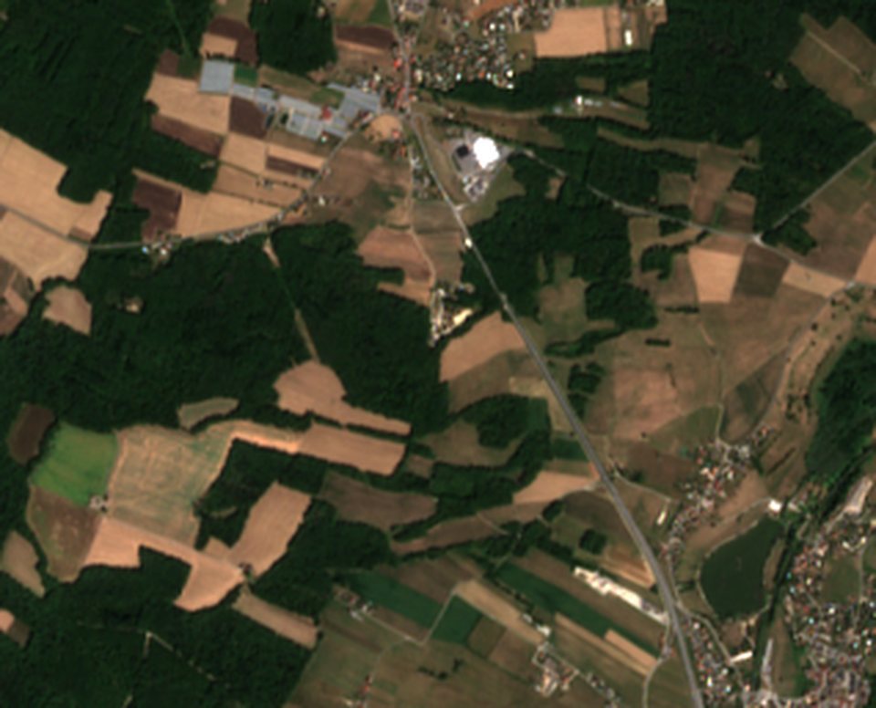Avant : Image satellite Sentinel-2 du 19 août 2026 : bois et champs entre Loisin et Machilly, avant le défrichement